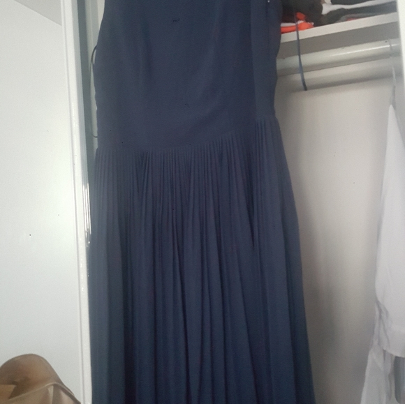 dresses - Picture 4 of 5